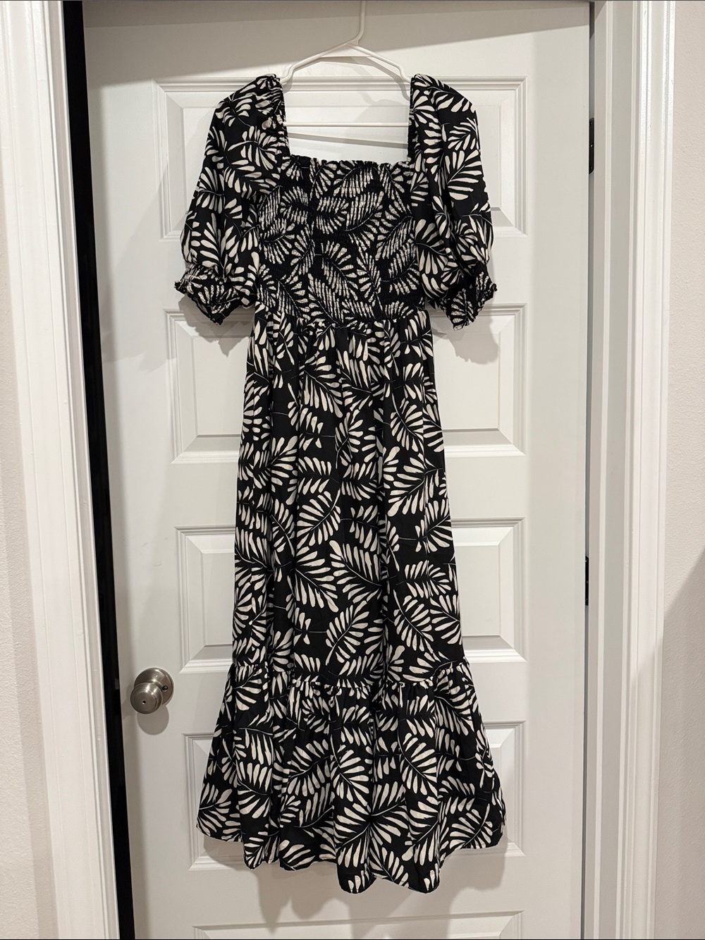 Source Unknown Black and White Leaf-Print Maxi Dress